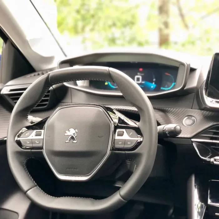 peugeot-208-tablero-y-volante